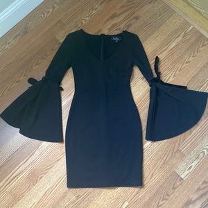 NWOT lulu’s Bell Sleeve Bodycon Dress